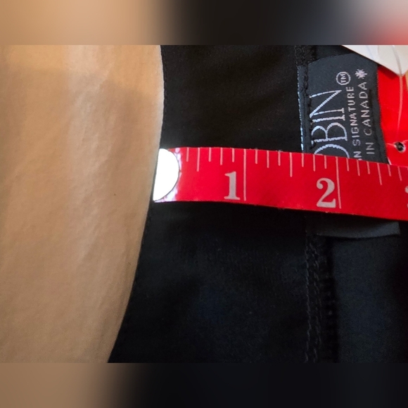 CDN! Artizan Québec Robin Barré; Size Large; Must-Have V-Neck Fashion Top; Black - Picture 8 of 16